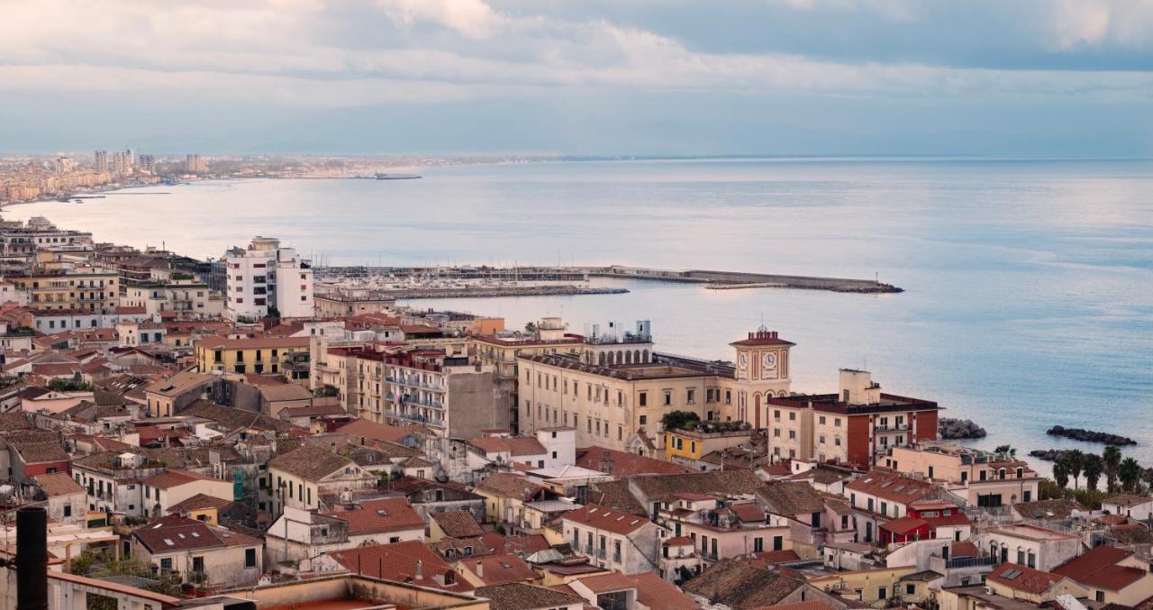 Casa "Kapri" Da Eva - Salerno Centro Con Self Check-In Apartment Exterior photo