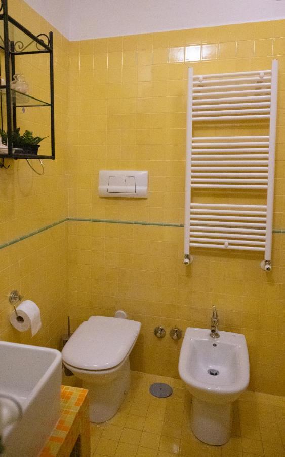 Casa "Kapri" Da Eva - Salerno Centro Con Self Check-In Apartment Exterior photo